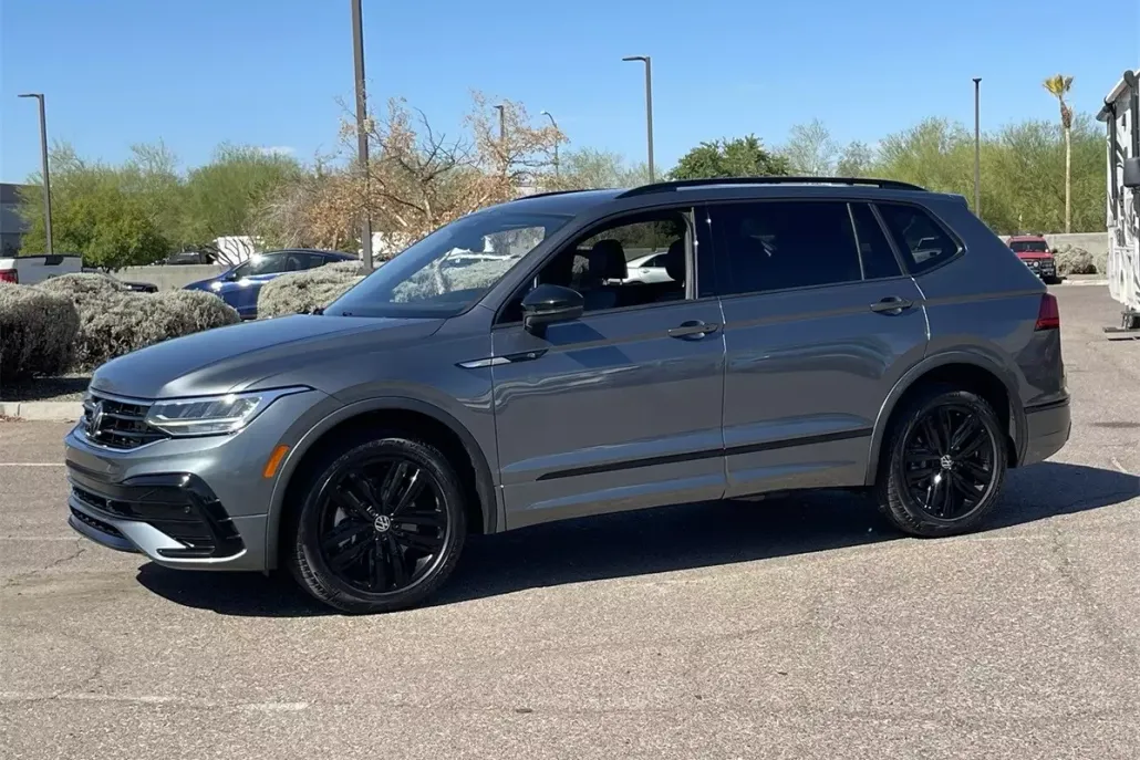 2022 Volkswagen Tiguan SE R-Line Black photo 1