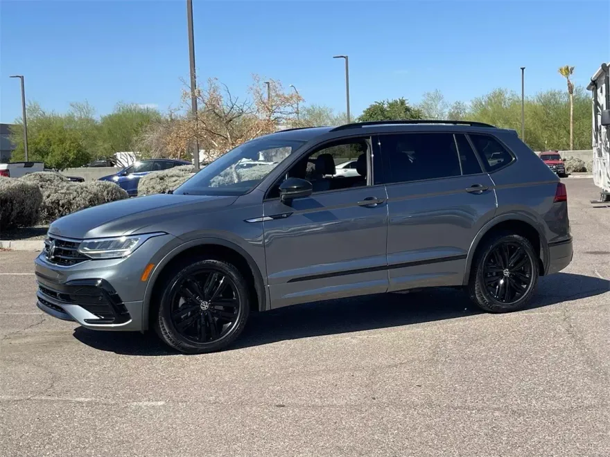 2022 Volkswagen Tiguan SE R-Line Black photo 1