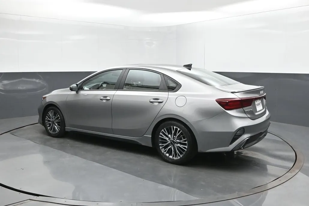 2023 Kia Forte GT-Line photo 1