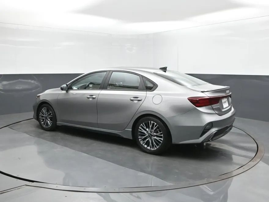 2023 Kia Forte GT-Line photo 1