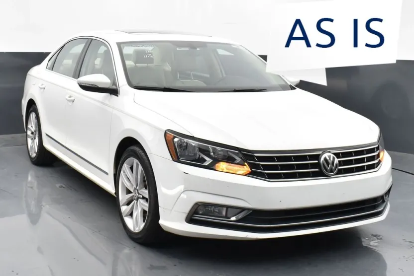 2016 Volkswagen Passat SEL photo 1