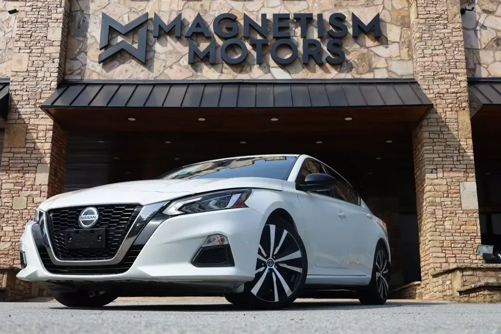 2022 Nissan Altima 2.5 SR photo 1