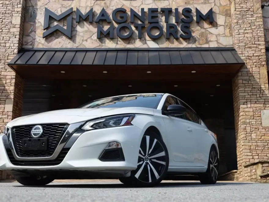 2022 Nissan Altima 2.5 SR photo 1