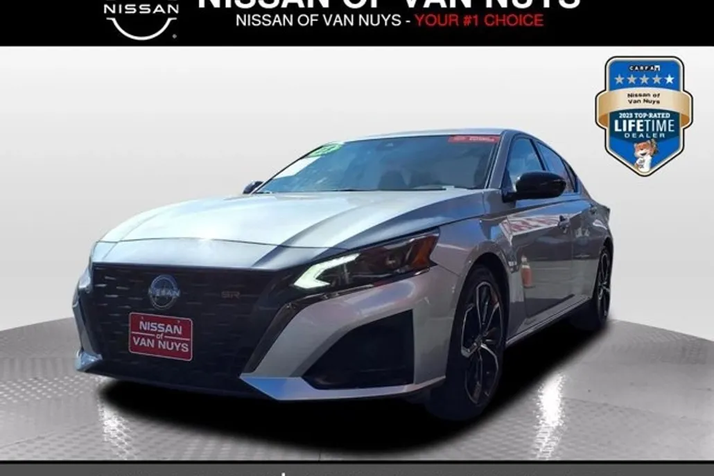 2023 Nissan Altima 2.5 SR photo 1