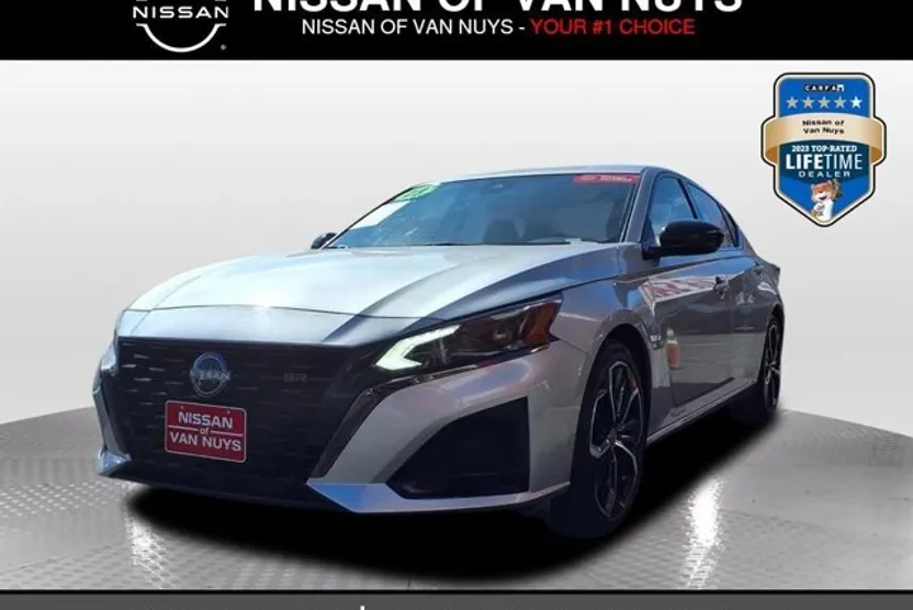 2023 Nissan Altima 2.5 SR photo 1