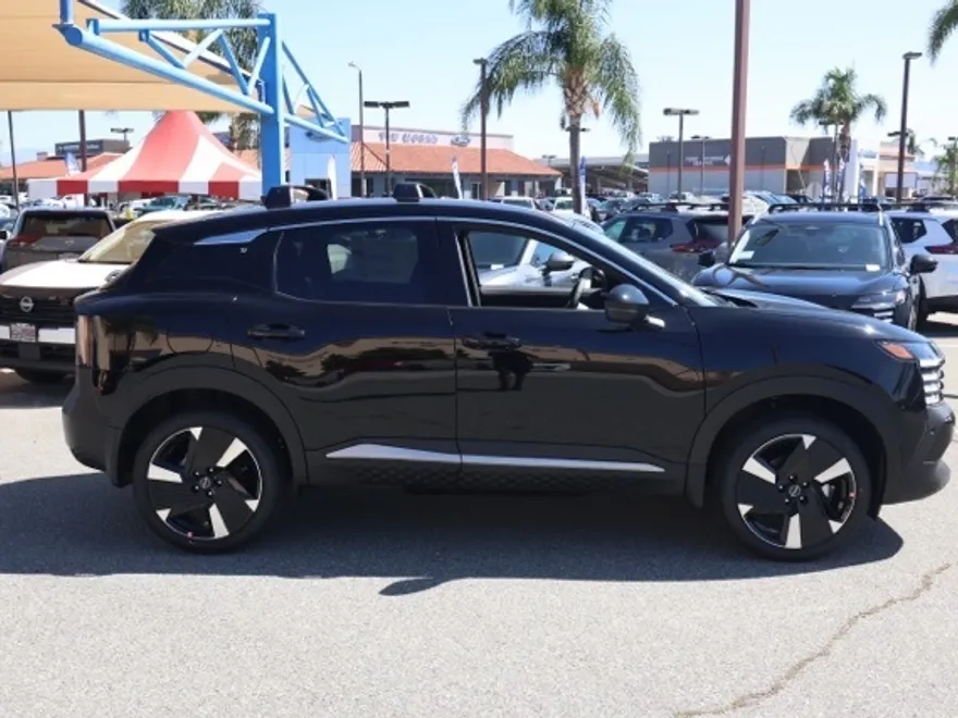 2026 Nissan Kicks SR photo 1