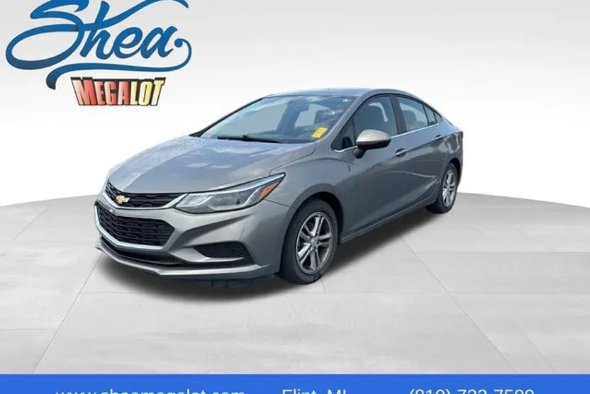 2018 Chevrolet Cruze LT photo 1