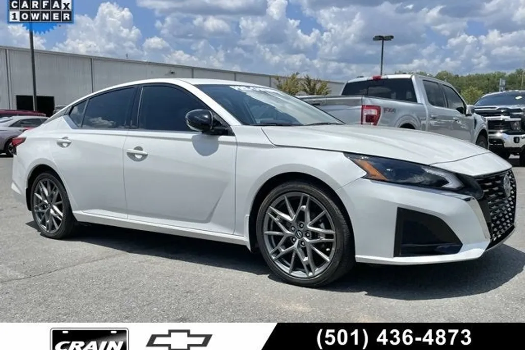 2024 Nissan Altima SR photo 1