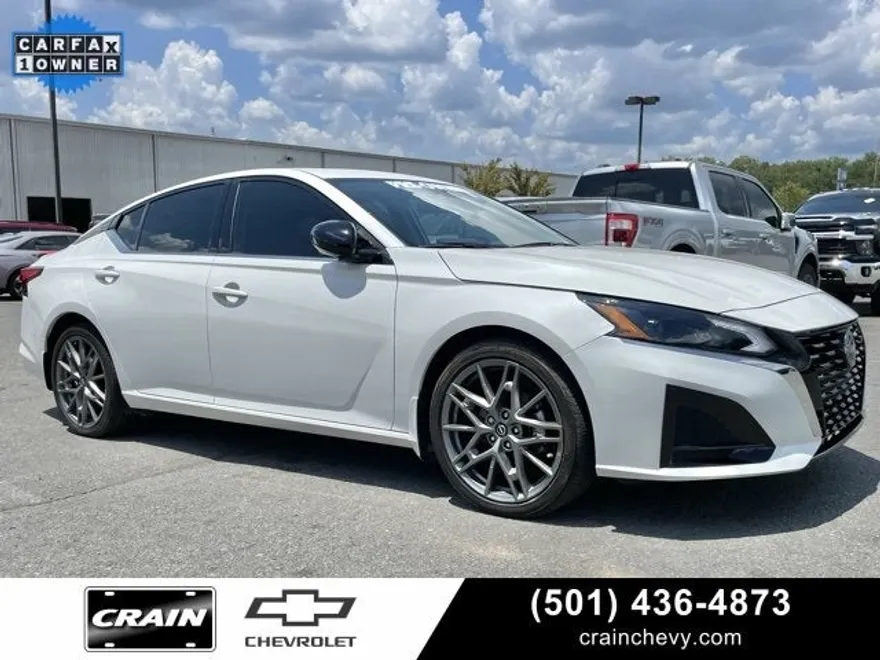 2024 Nissan Altima SR photo 1