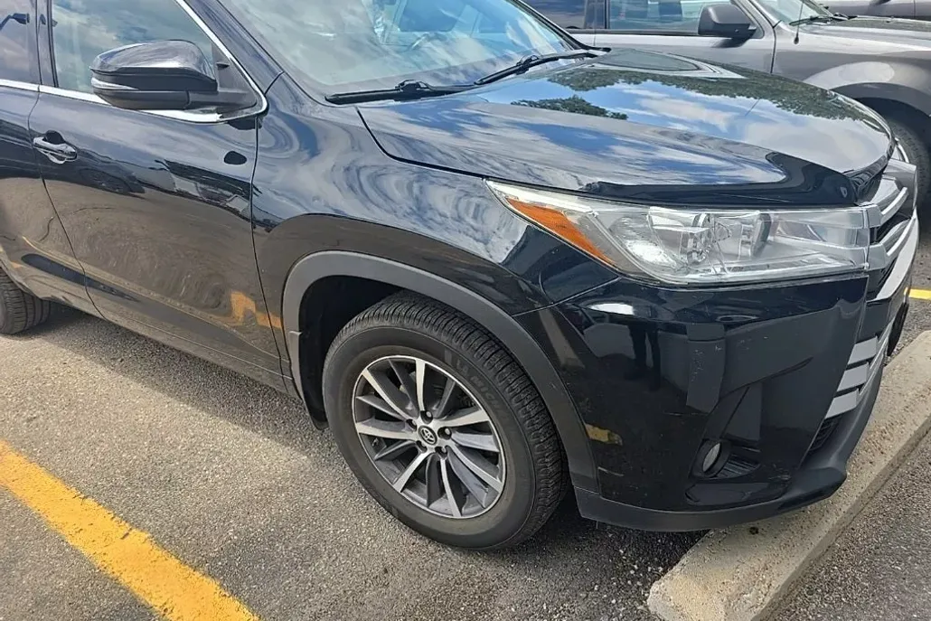 2017 Toyota Highlander XLE photo 1