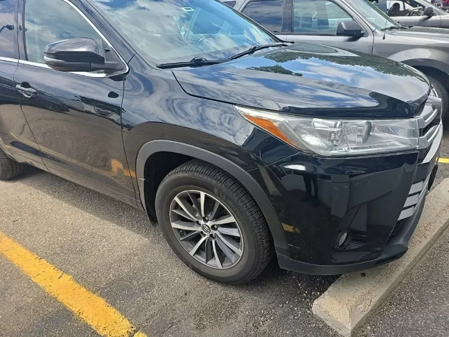 2017 Toyota Highlander XLE photo 1