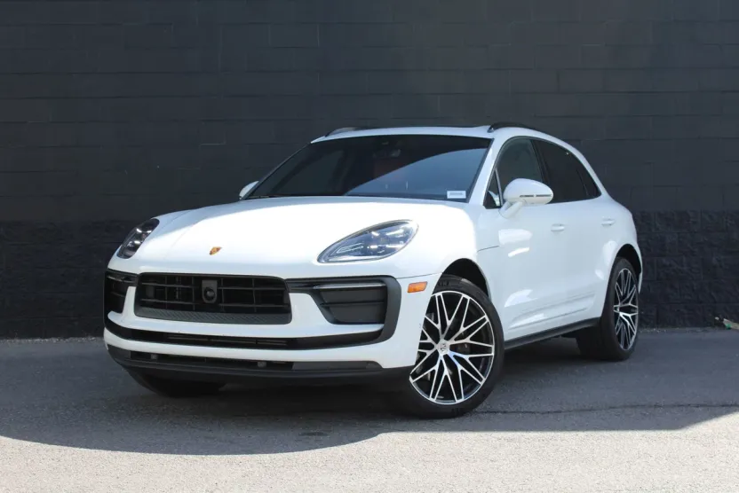 2023 Porsche Macan T photo 1