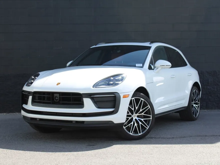 2023 Porsche Macan T photo 1