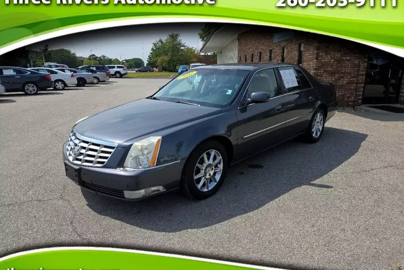 2011 Cadillac DTS Luxury photo 1