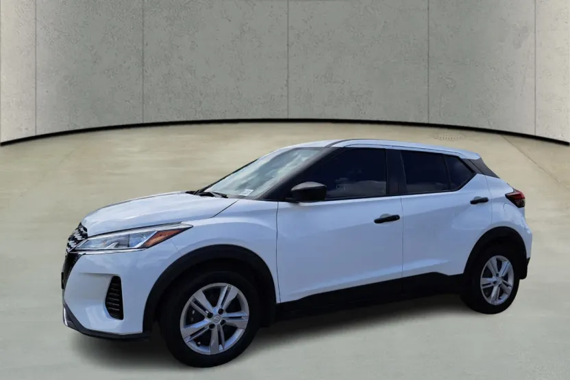 2023 Nissan Kicks S photo 1