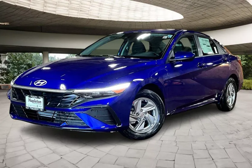 2025 Hyundai Elantra SE photo 1