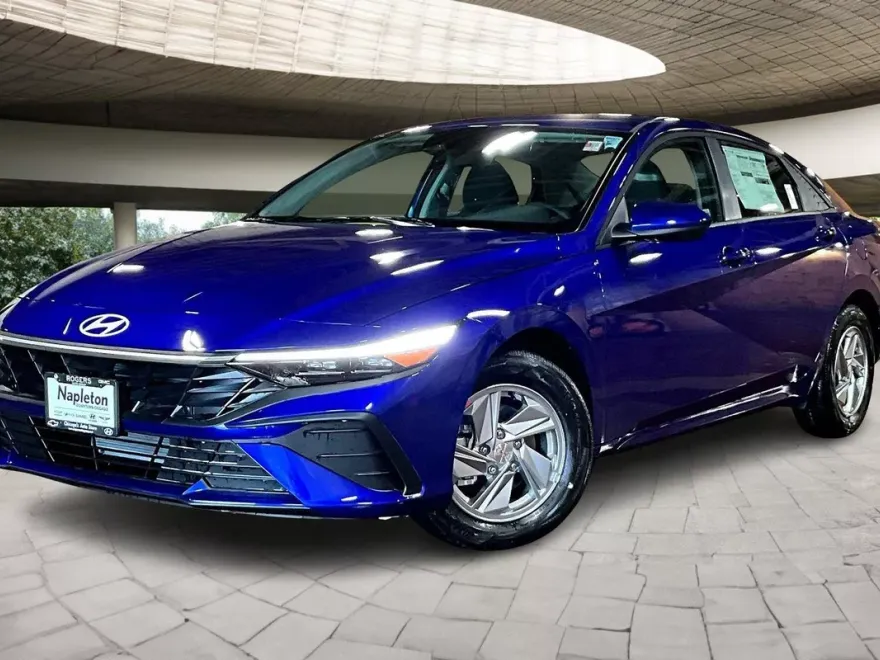 2025 Hyundai Elantra SE photo 1
