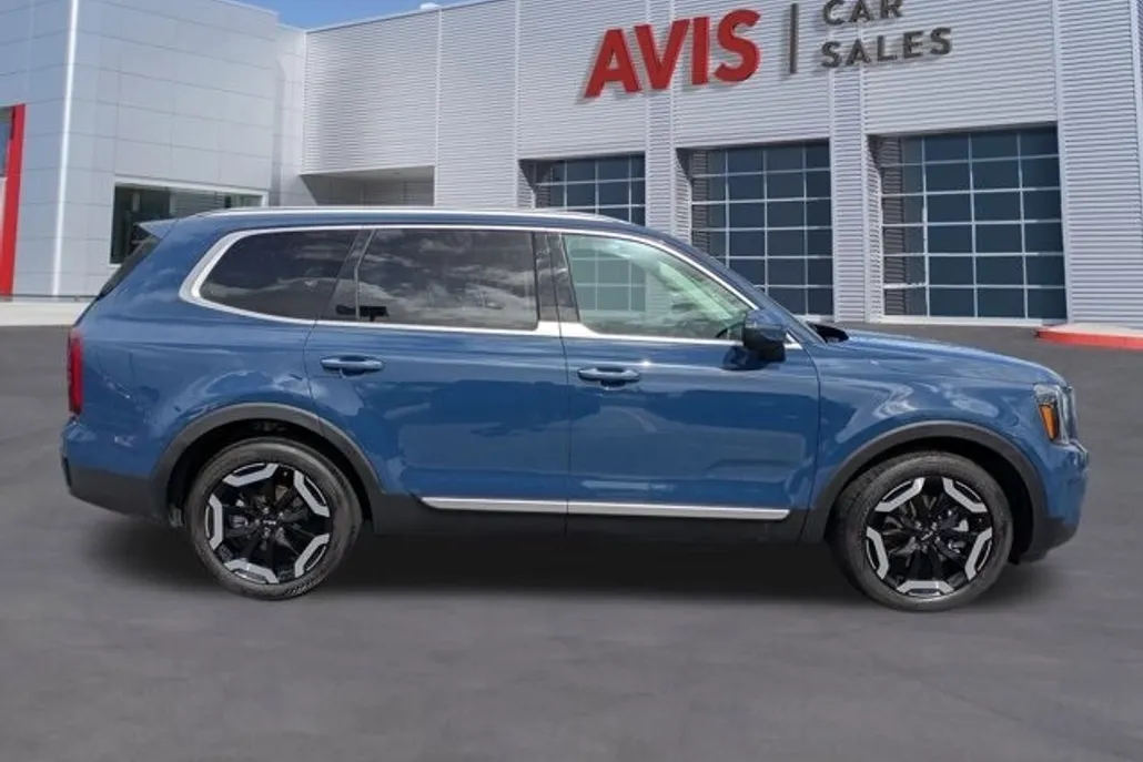2025 Kia Telluride S photo 1