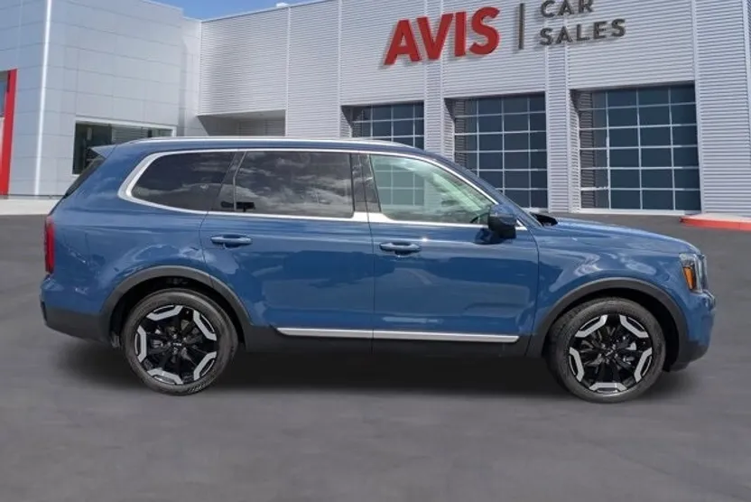 2025 Kia Telluride S photo 1