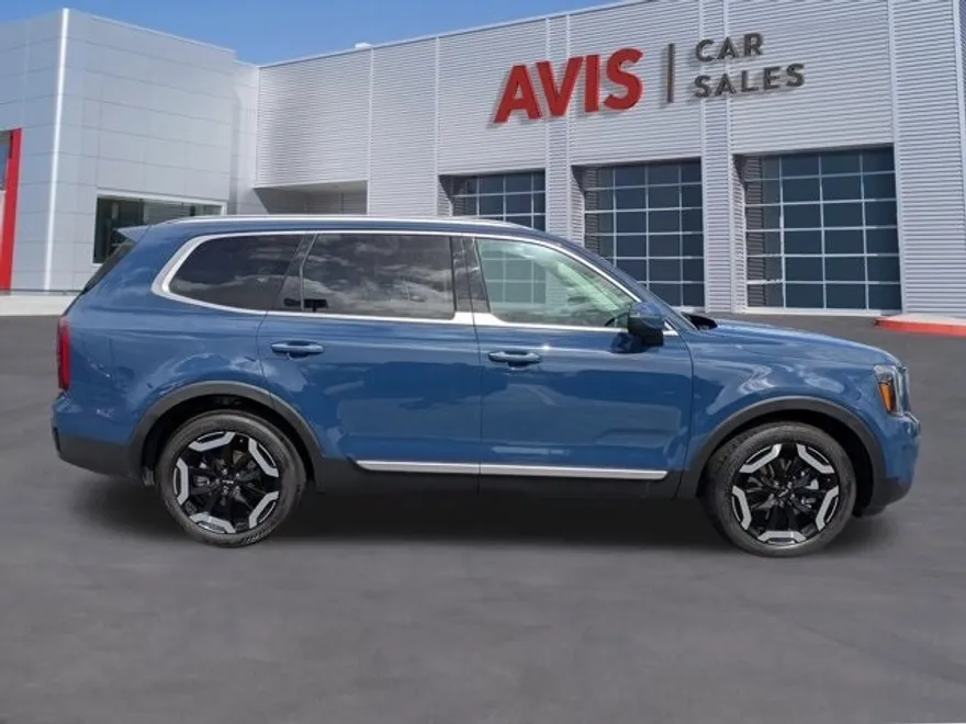 2025 Kia Telluride S photo 1