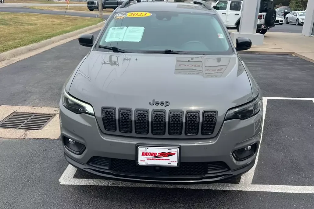 2023 Jeep Cherokee Altitude Lux photo 1