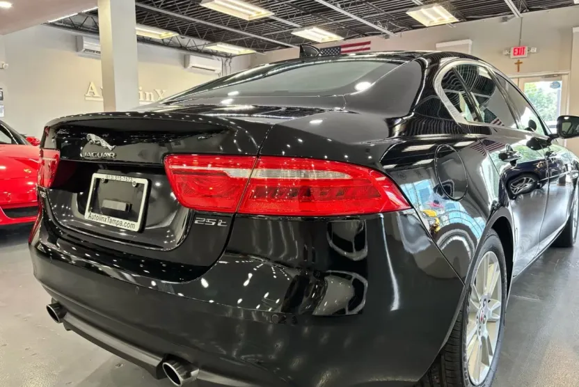 2017 Jaguar XE Premium photo 1