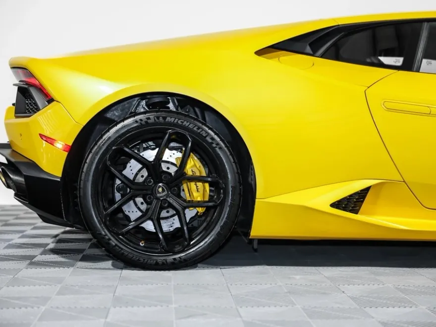 2016 Lamborghini Huracan photo 2