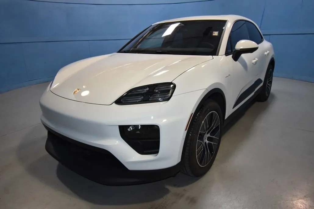 2025 Porsche Macan Electric photo 1