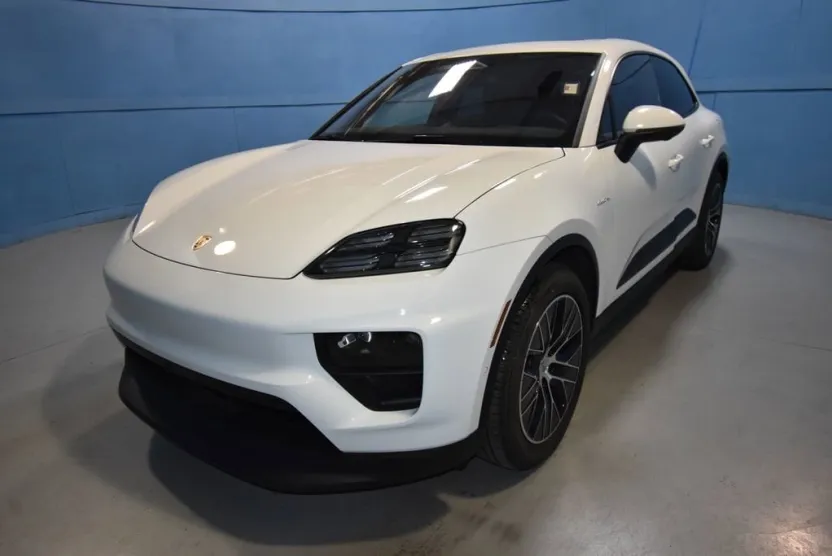 2025 Porsche Macan Electric photo 1