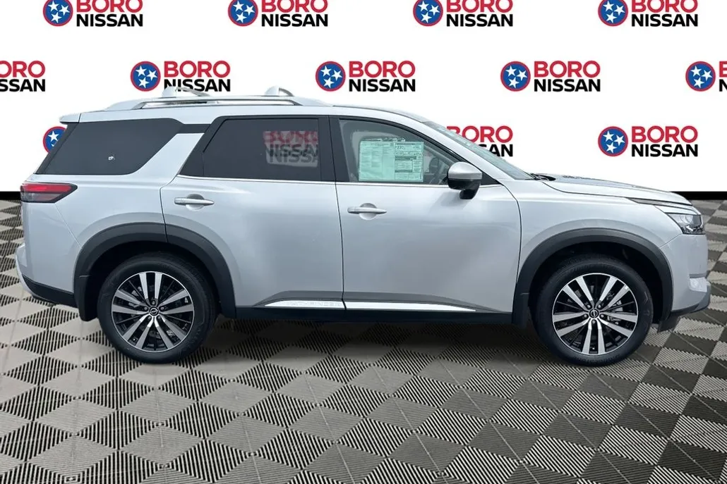2025 Nissan Pathfinder Platinum photo 1