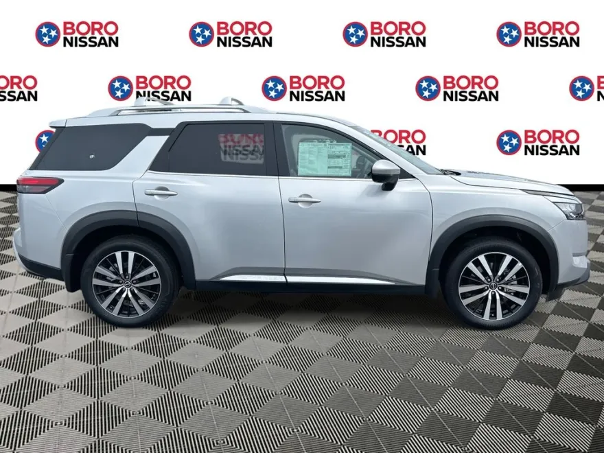 2025 Nissan Pathfinder Platinum photo 1