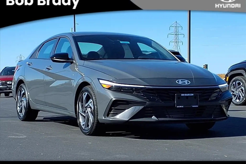 2025 Hyundai Elantra SEL Sport photo 1
