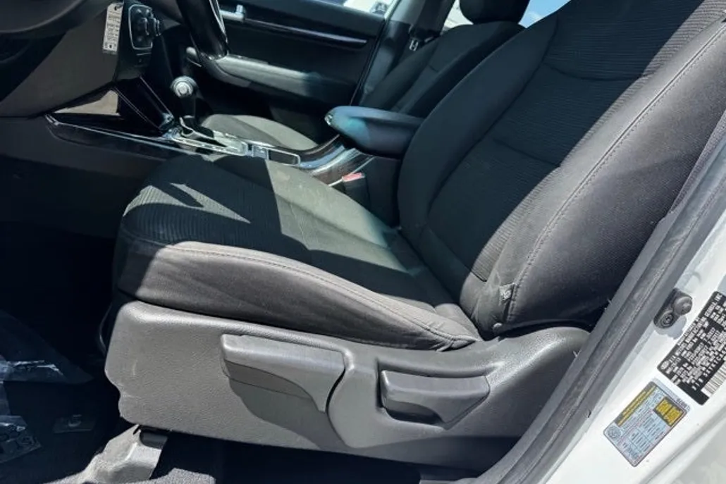 2014 Kia Sorento LX photo 1
