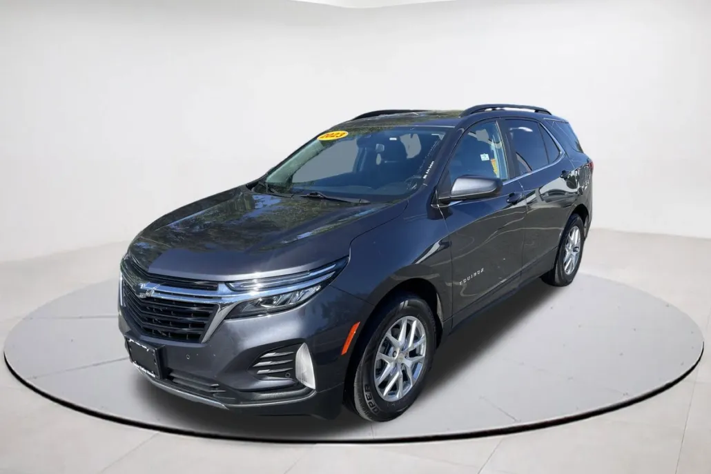 2023 Chevrolet Equinox LT photo 1