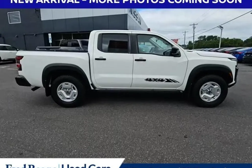 2024 Nissan Frontier SV photo 1