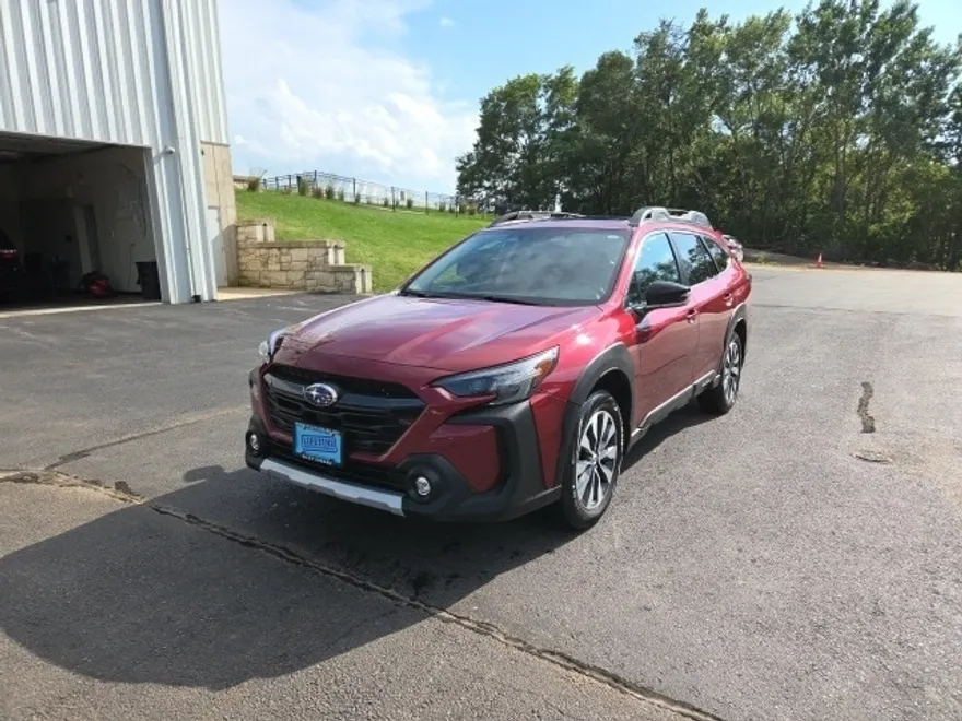 2023 Subaru Outback Limited photo 1