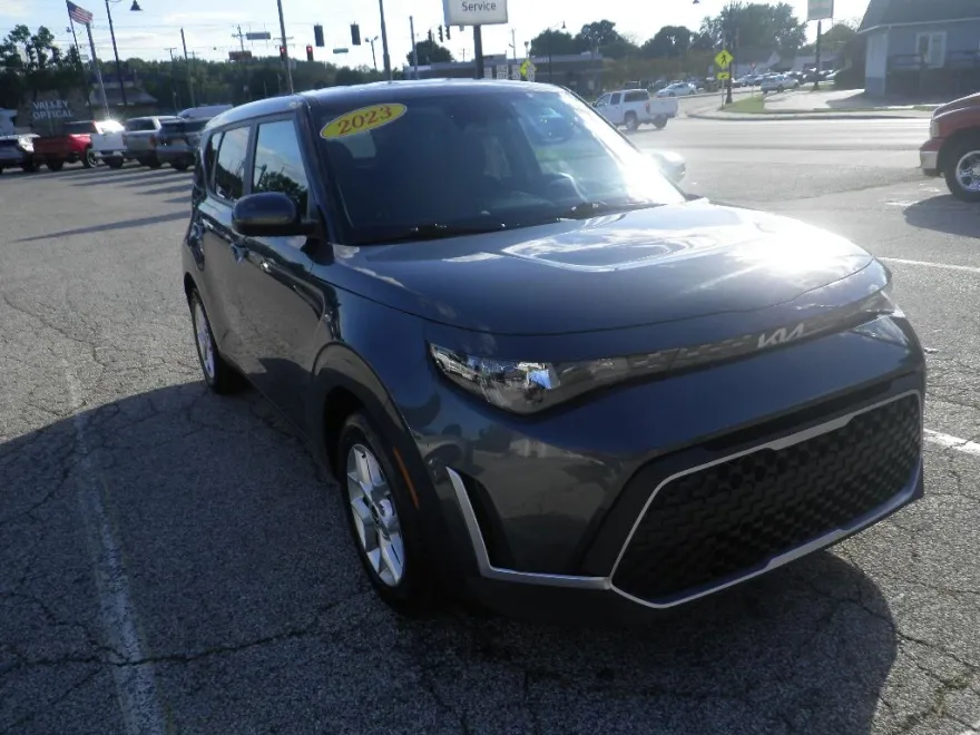 2023 Kia Soul LX photo 1