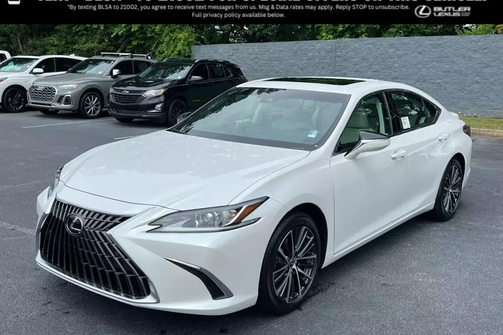 2025 Lexus ES 300h photo 1