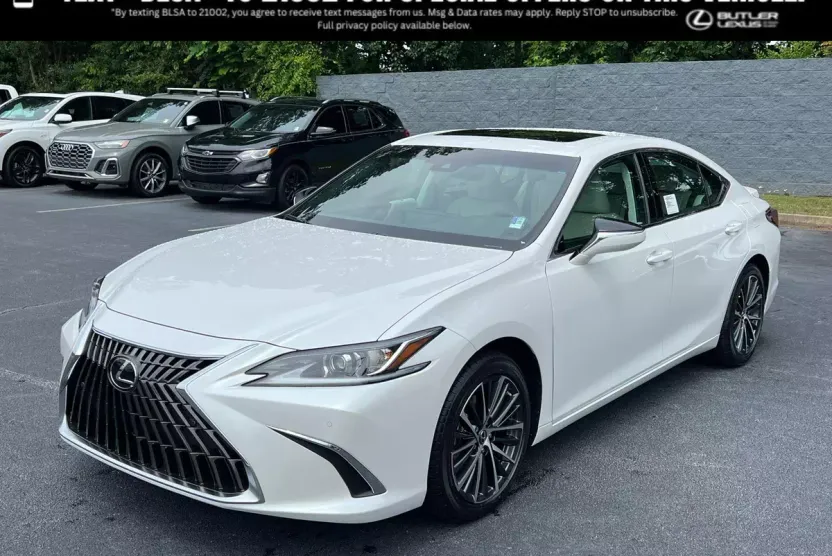 2025 Lexus ES 300h photo 1