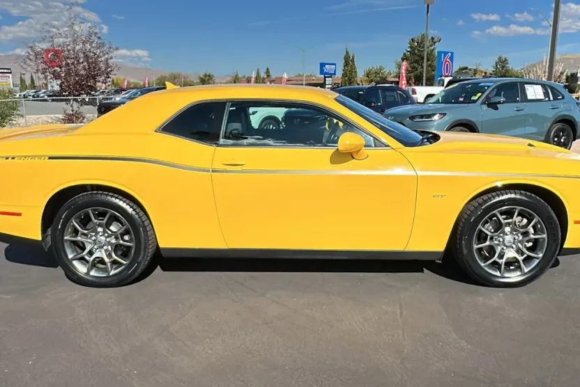 2017 Dodge Challenger GT photo 1