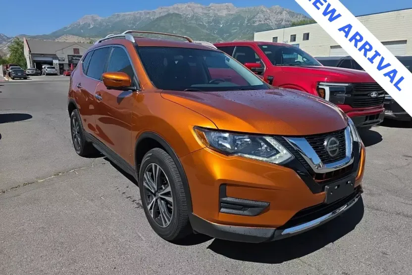 2020 Nissan Rogue SV photo 1