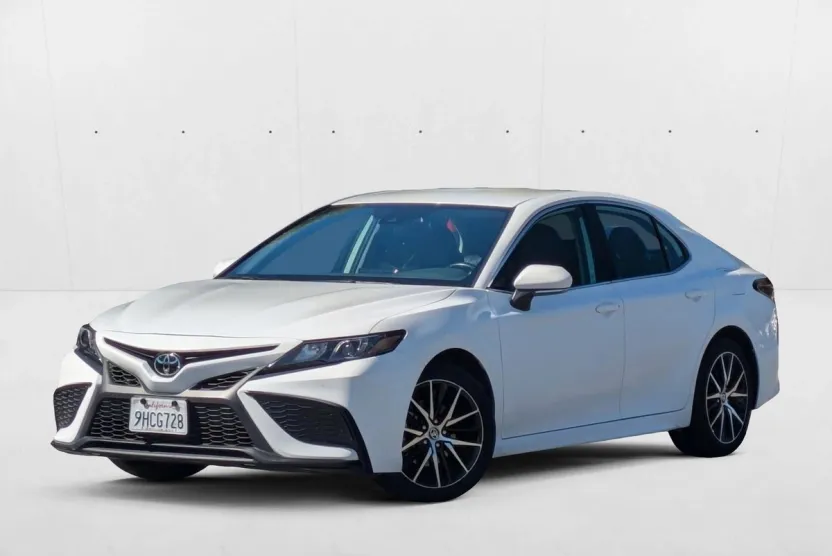 2023 Toyota Camry SE photo 1
