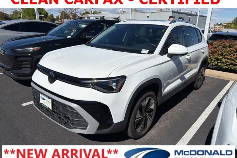 2025 Volkswagen Taos SE photo 1