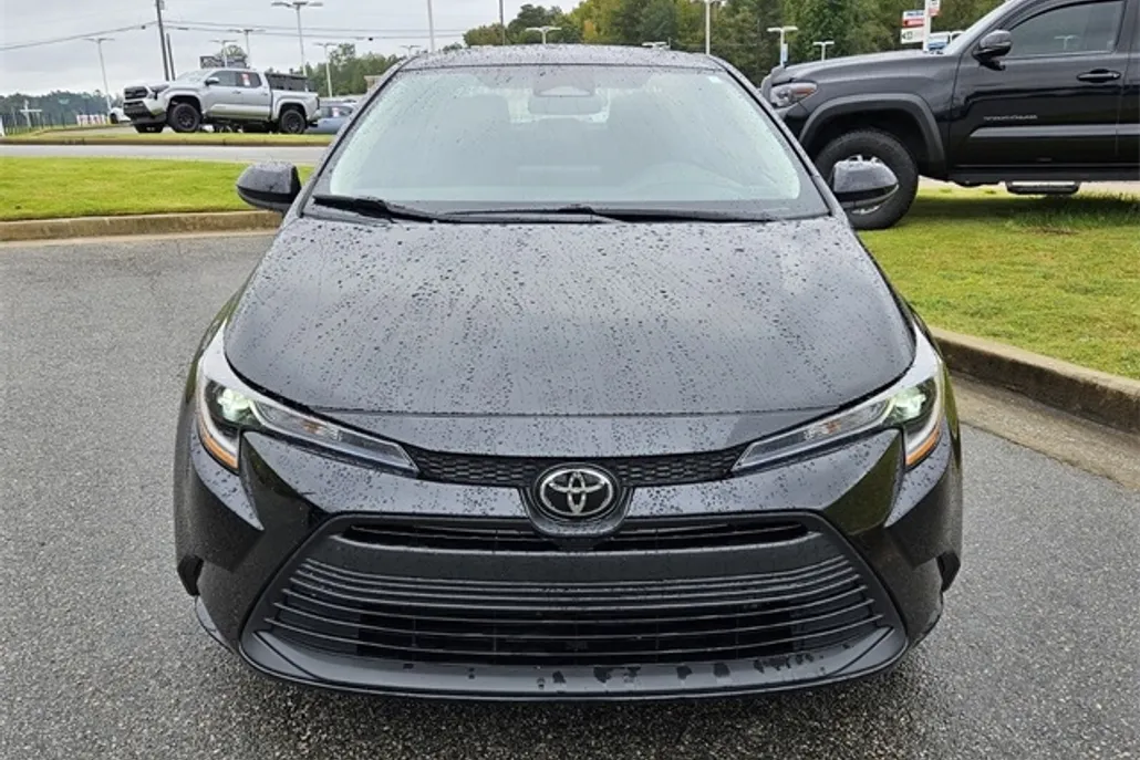 2024 Toyota Corolla LE photo 1