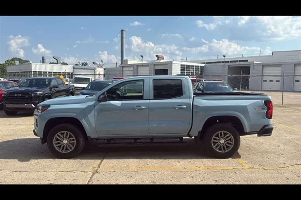 2025 Chevrolet Colorado Work Truck LT photo 1