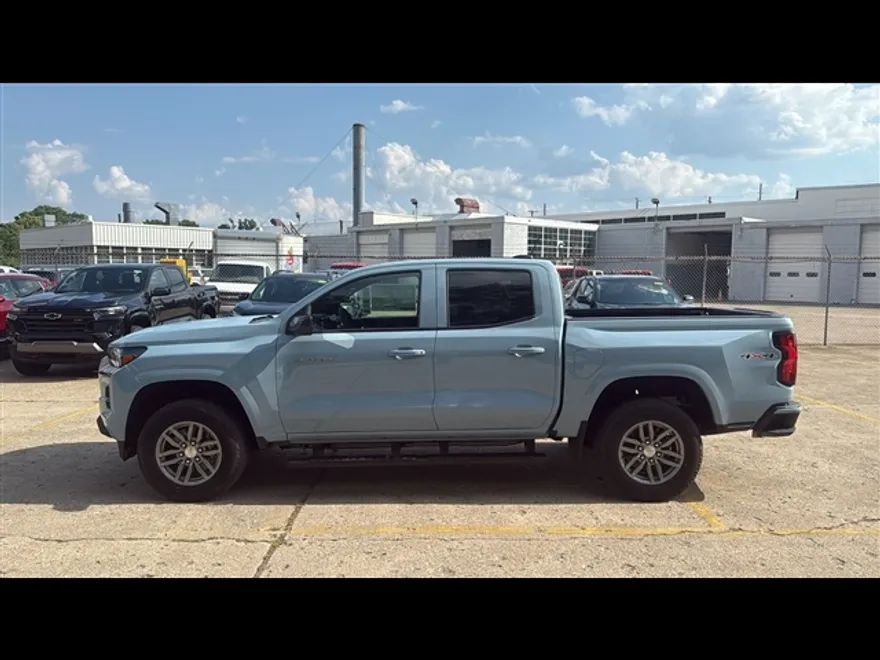 2025 Chevrolet Colorado Work Truck LT photo 1
