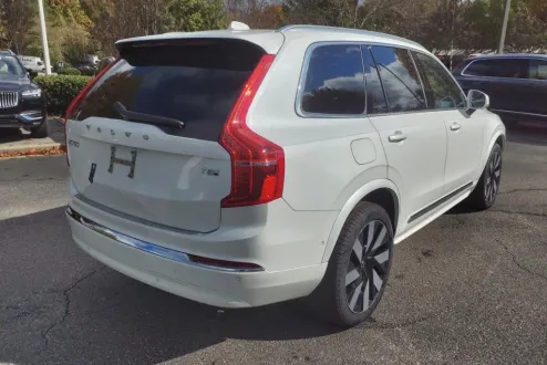 2025 Volvo XC90 T8 Plus photo 3