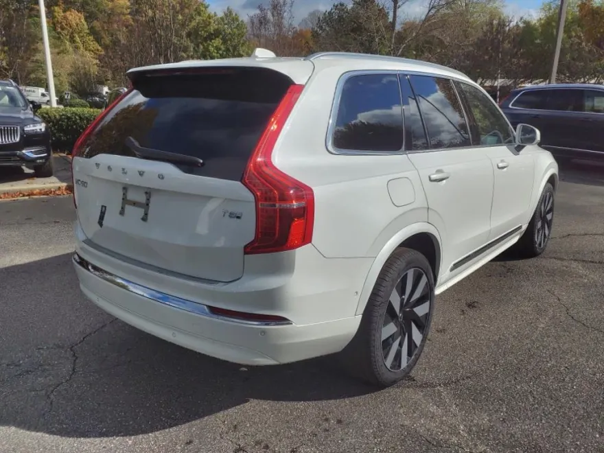 2025 Volvo XC90 T8 Plus photo 3