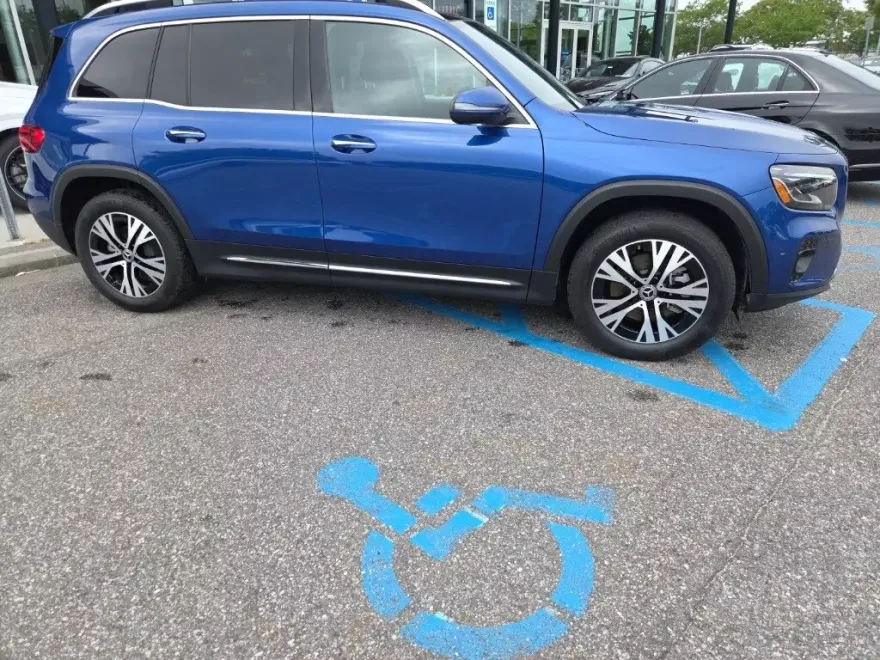 2024 Mercedes Benz GLB 250 photo 2