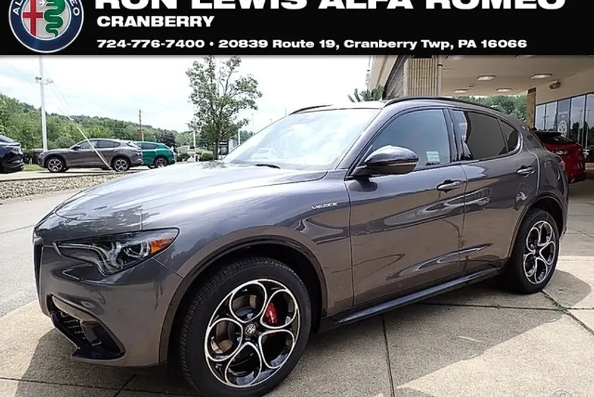 2025 Alfa Romeo Stelvio Sprint Base photo 1
